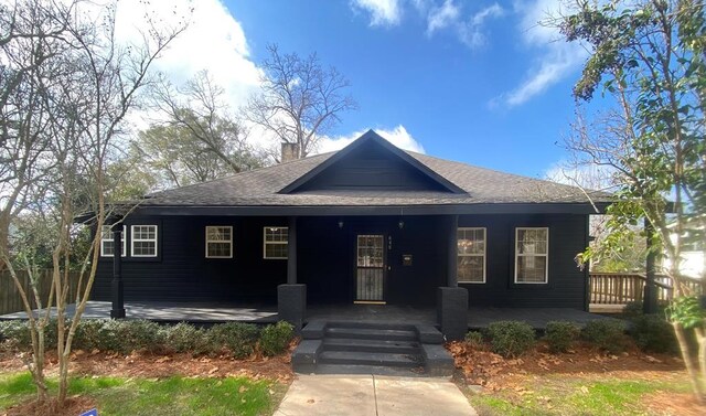 view of front of property featuring covered porch