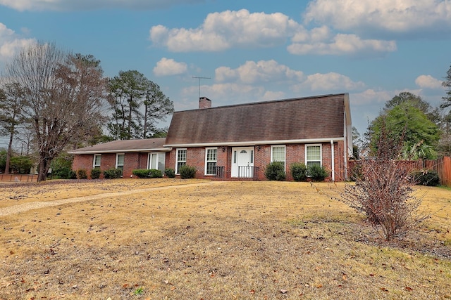 view of front facade with a front lawn