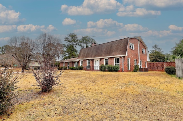 view of front of property with a front lawn