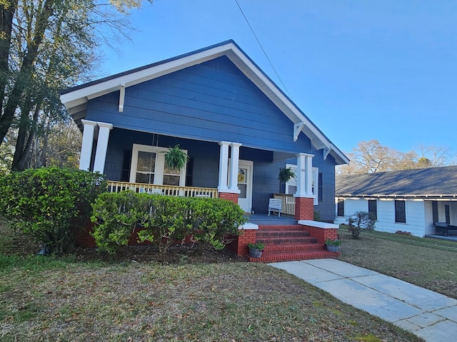 view of front facade with covered porch