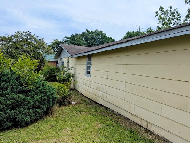 26 Martin Luther King Dr, Headland, AL 36345 - view of side of property featuring a yard
