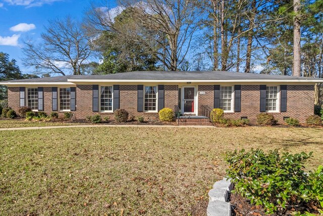 single story home with a front yard