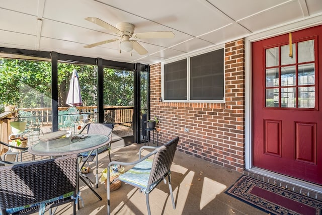 sunroom featuring ceiling fan