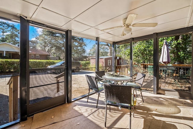 sunroom / solarium featuring ceiling fan