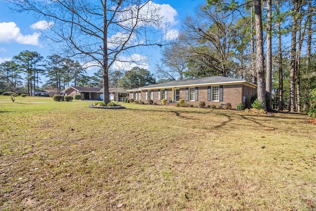 ranch-style house featuring a front lawn