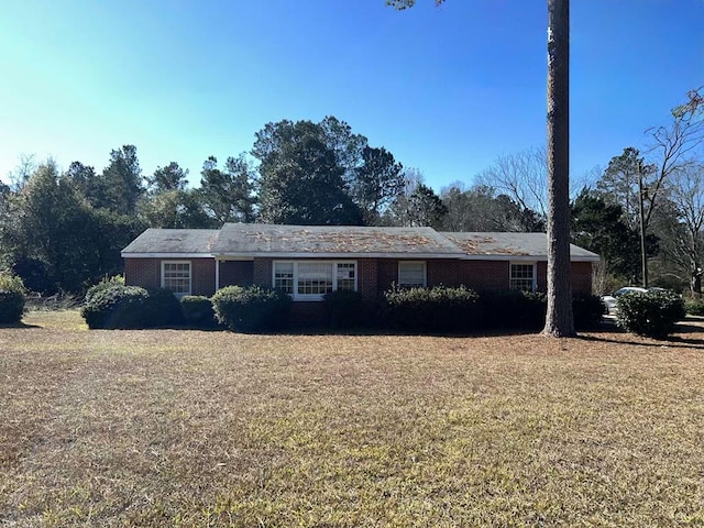 ranch-style home with a front yard