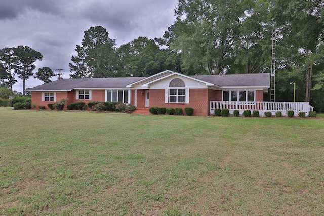 ranch-style home featuring a front lawn