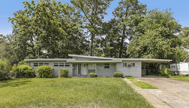 1104 Valley Forge Rd, Dothan, AL 36301 - view of front of property with driveway, an attached carport, and a front yard