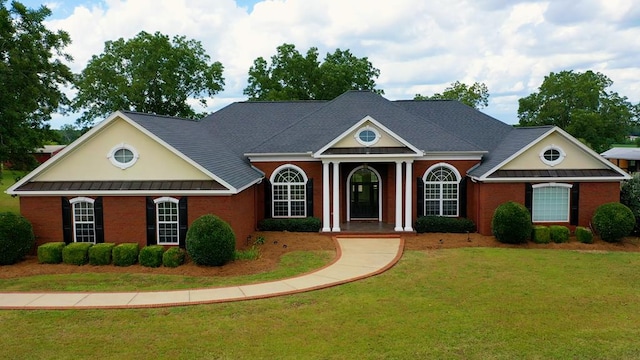 view of front facade with a front yard