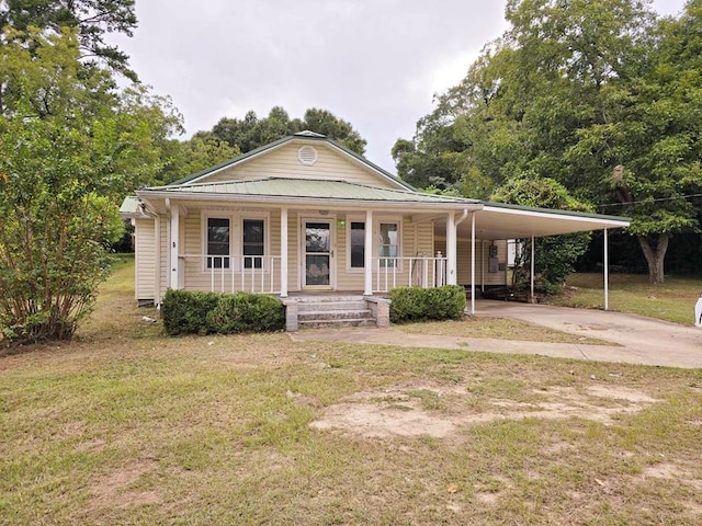 view of front of property with a front yard, a porch, and a carport