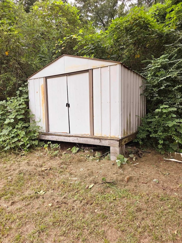 view of outbuilding