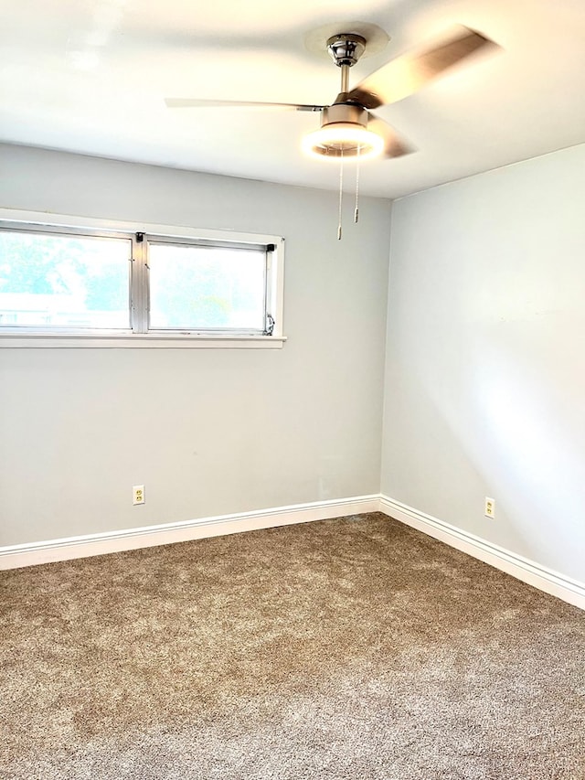 unfurnished room with carpet flooring and ceiling fan