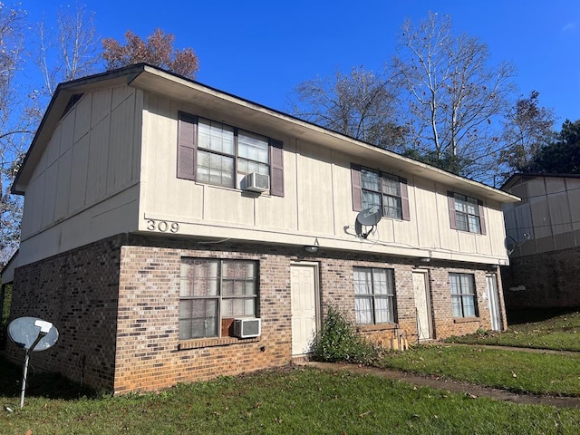 view of front of house featuring cooling unit and a front yard