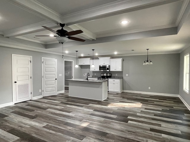 kitchen featuring recessed lighting, a sink, baseboards, appliances with stainless steel finishes, and open floor plan
