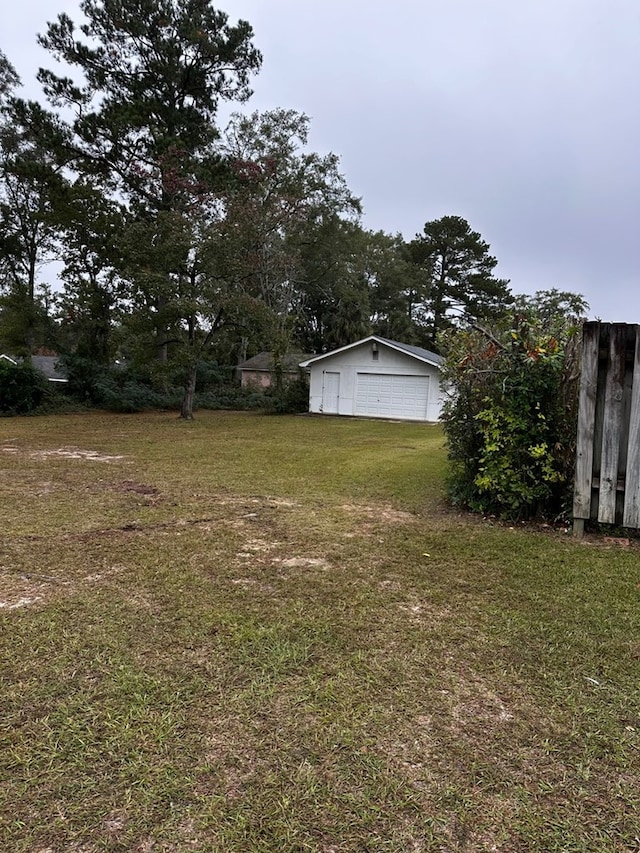 view of yard featuring a garage and an outdoor structure