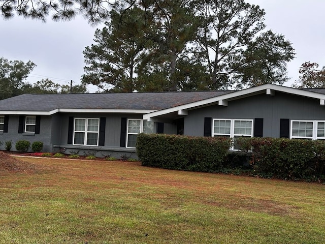 ranch-style home featuring a front yard