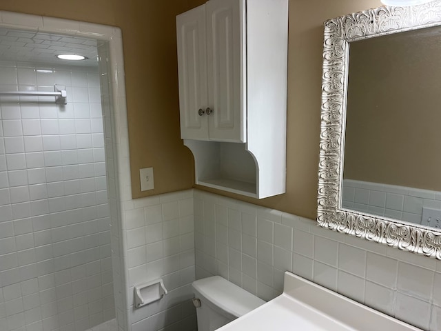 105 Martinson Dr, Abbeville, AL 36310 - full bathroom with tile walls, vanity, and a wainscoted wall
