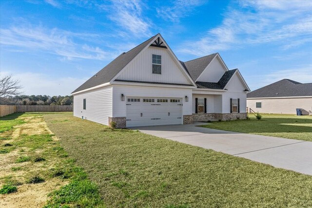 view of front facade with a front yard