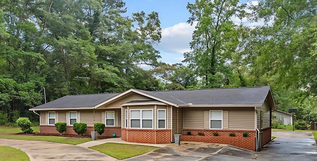 1401 Deese Rd, Ozark, AL 36360 - single story home featuring brick siding
