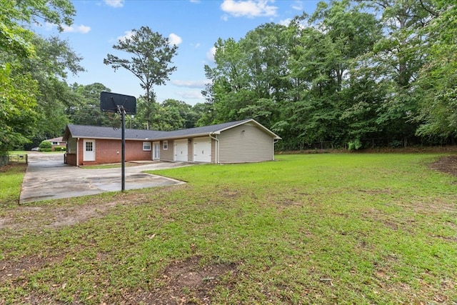 1401 Deese Rd, Ozark, AL 36360 - view of grassy yard with driveway and an outbuilding