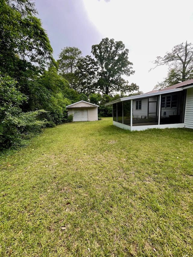 1105 Deborah St, Dothan, AL 36301 - view of green lawn with a sunroom