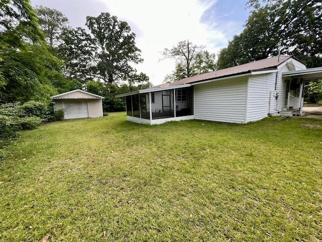 1105 Deborah St, Dothan, AL 36301 - view of green lawn featuring a sunroom and a garage