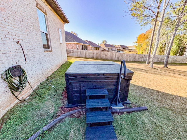 view of yard featuring a hot tub