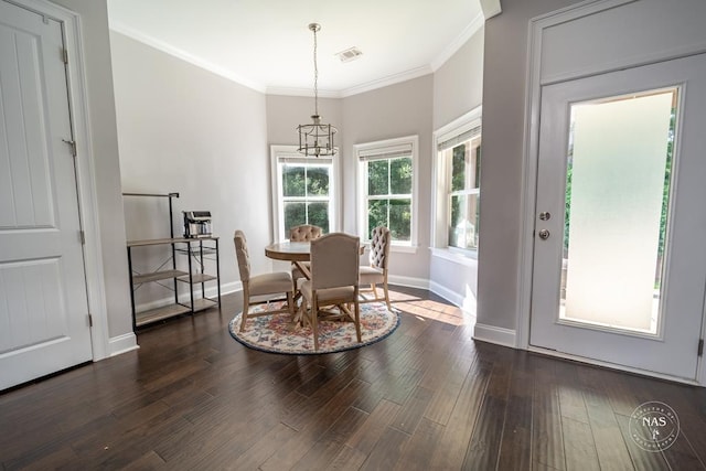 dining room featuring crown molding, dark wood-type flooring, and an inviting chandelier