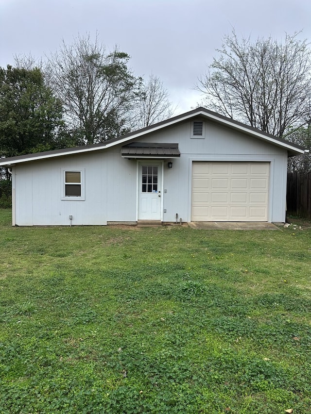 ranch-style home with a front lawn