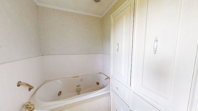 514 S Main St, Headland, AL 36345 - full bath with crown molding, a tub with jets, and a textured wall