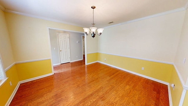 412 Darlington Cir, Dothan, AL 36301 - empty room featuring a chandelier, light wood-style floors, crown molding, and baseboards