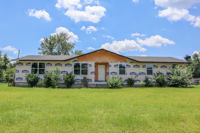 view of front facade with a front lawn