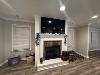 living room with crown molding and hardwood / wood-style floors