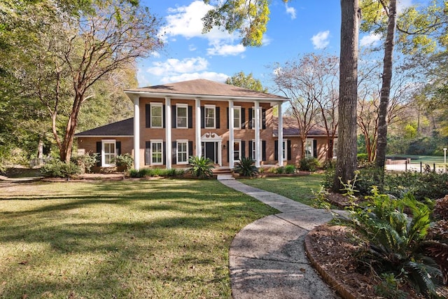 view of front of property with a front yard