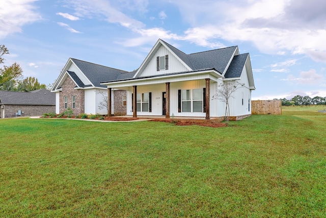 view of front of property featuring a front lawn and covered porch