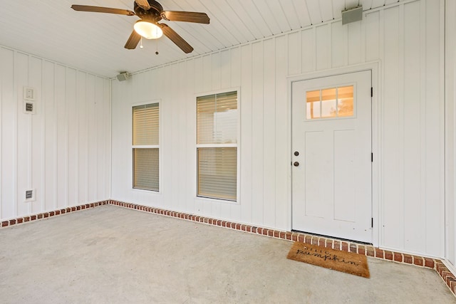 entrance to property featuring ceiling fan