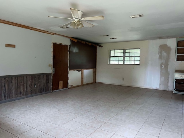 empty room with ceiling fan