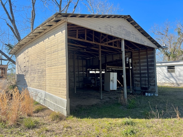view of pole building featuring a carport