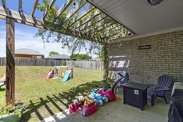 view of yard featuring a fenced backyard, a pergola, and a patio area