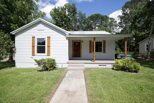 view of front of house with covered porch and a front yard