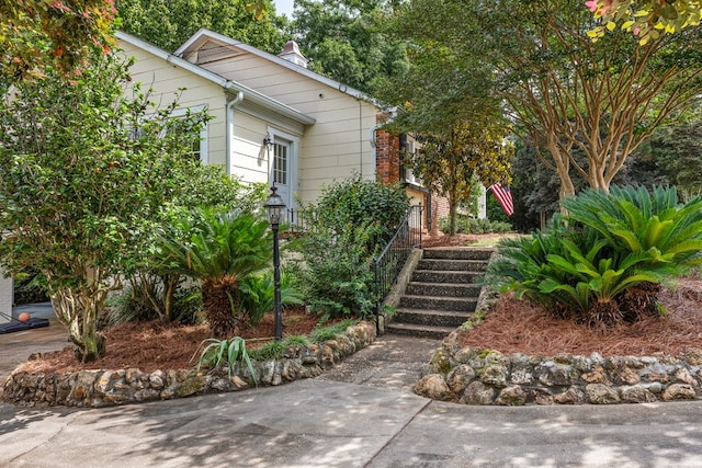 702 W Lee St, Enterprise, AL 36330 - view of front of property with a chimney