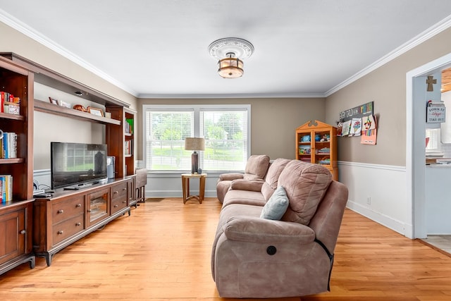 702 W Lee St, Enterprise, AL 36330 - living room featuring crown molding and light wood-style floors