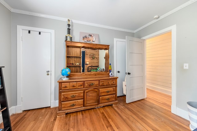 702 W Lee St, Enterprise, AL 36330 - bedroom featuring light wood finished floors and crown molding