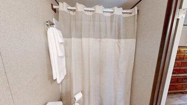 1622 W Main St, Daleville, AL 36322 - full bath featuring a shower with shower curtain and toilet