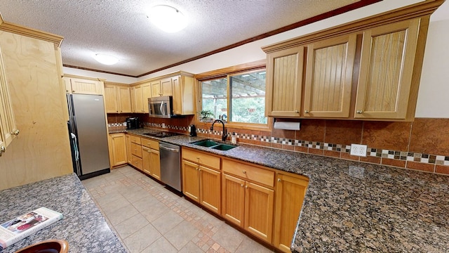 1622 W Main St, Daleville, AL 36322 - kitchen featuring stainless steel appliances, a sink, a textured ceiling, decorative backsplash, and ornamental molding