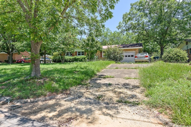 803 Dogwood Trl, Dothan, AL 36301 - view of front of property with a garage and driveway