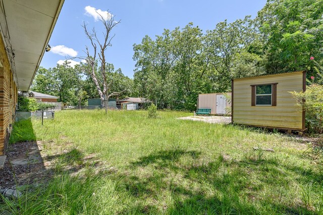 803 Dogwood Trl, Dothan, AL 36301 - view of yard with a storage shed
