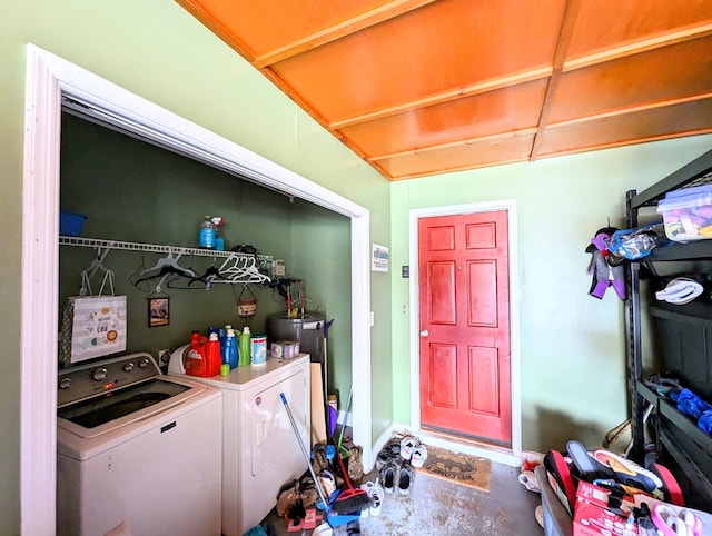 washroom with washer and clothes dryer