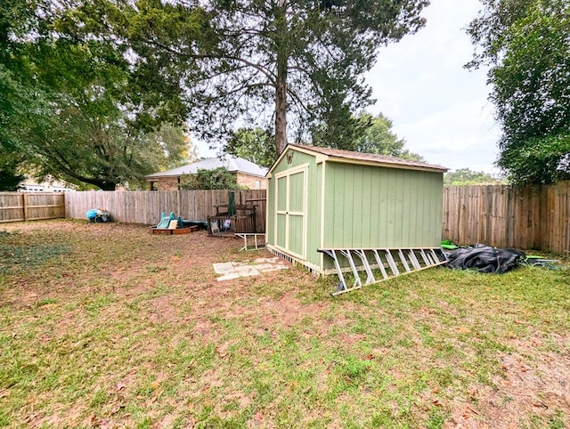 view of yard with a storage shed