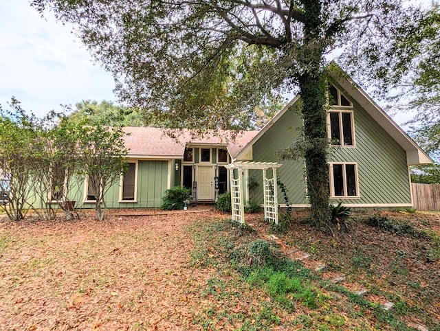 view of front of house featuring a pergola